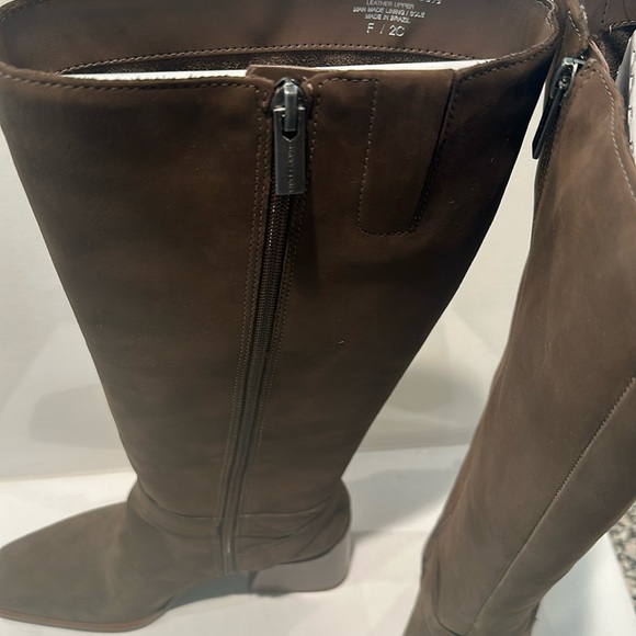 Vince CAMUTO Brown Leather Block Heel Boots with side buckle and zipper. - Picture 9 of 11